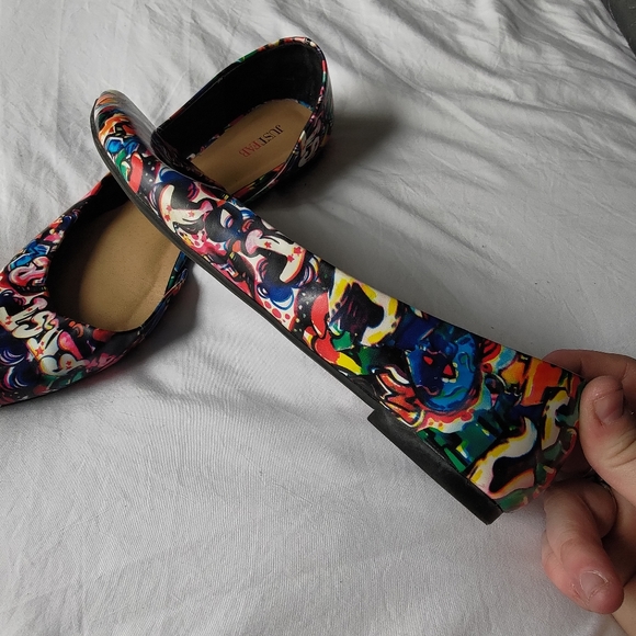 JustFab Graffiti Print Flats sz 11 - Picture 2 of 5